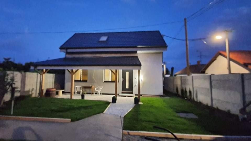 Vila Vikendovy Dom Hlboka Dunajská Streda Exteriér fotografie